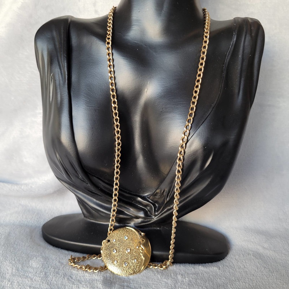 ✨🌛Vintage Butler Gold Tone Moon and Star Necklace